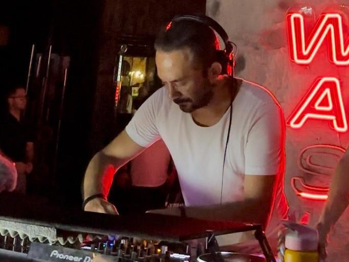 cropped-cropped-electronic-music-dj-melodic-techno-3.jpeg